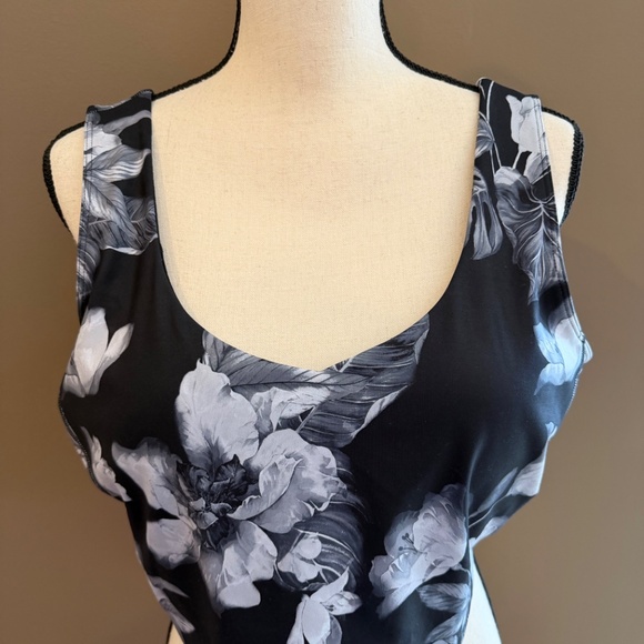 Skechers Gosculpt Magnolia Dreams Padded Sports Bra Black Floral, Size XL - Picture 2 of 9